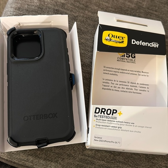 New OtterBox - Defender Series Pro XT MagSafe Hard Shell for Apple iPhone - Picture 1 of 5
